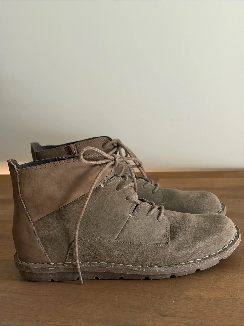 Clarks Trace Pine Taupe Suede Leather Lace-Up Side-Zip Ankle Boots Women Size 6W